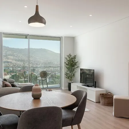 Maravilhas I By An Island