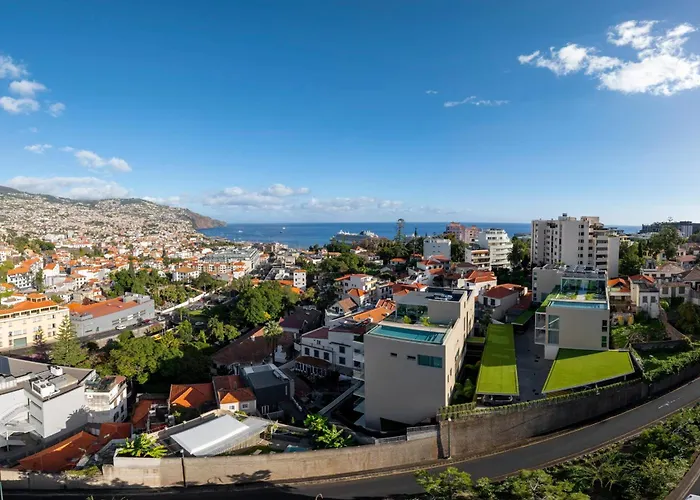 Maravilhas I By An Island *