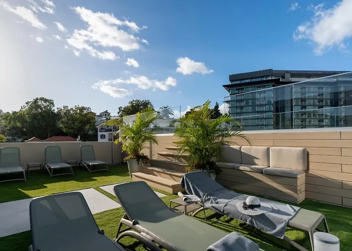 Maravilhas I By An Island *