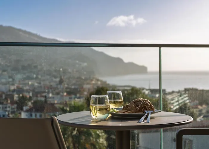 Maravilhas I By An Island * Funchal