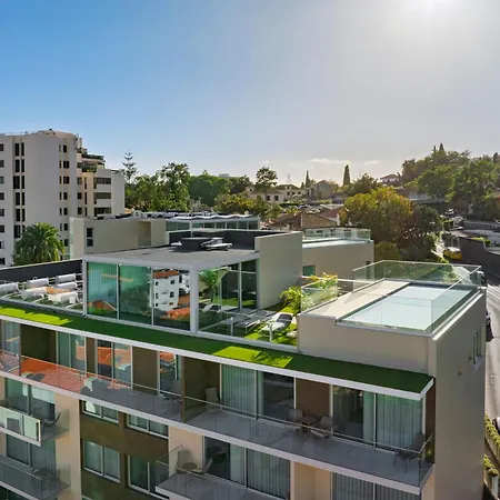 Maravilhas I By An Island *