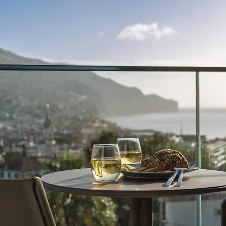 Maravilhas I By An Island * Funchal (Madeira)