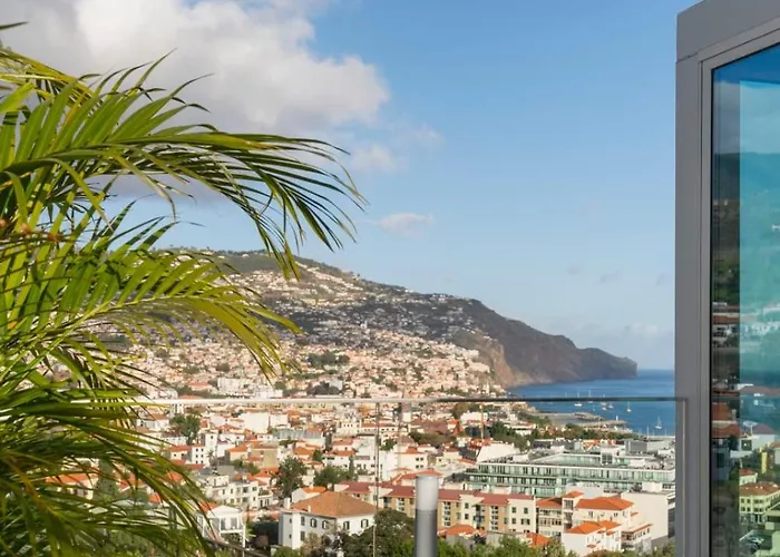 Maravilhas I By An Island フンシャル