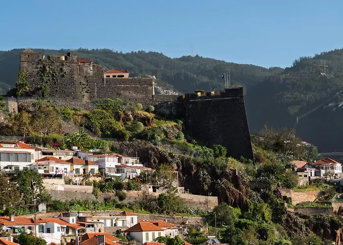 Maravilhas I By An Island * フンシャル