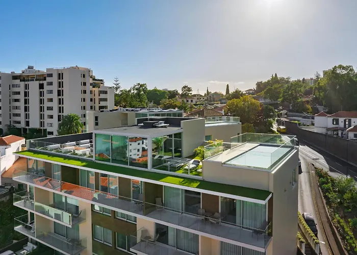 Maravilhas I By An Island *