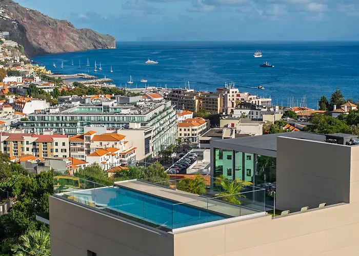 Maravilhas I By An Island フンシャル