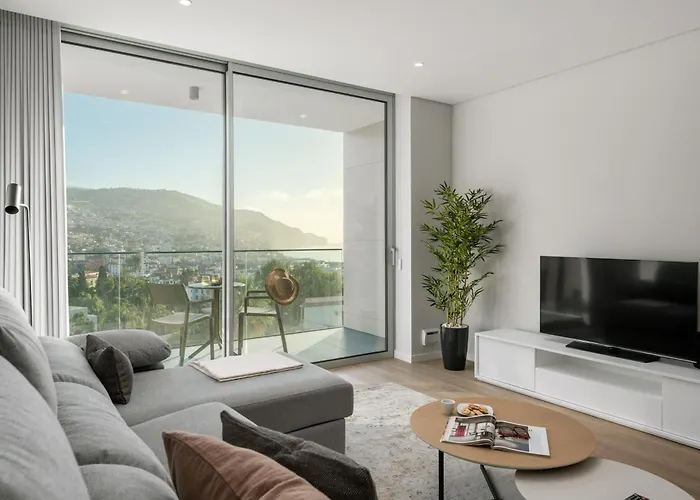 Maravilhas I By An Island フンシャル