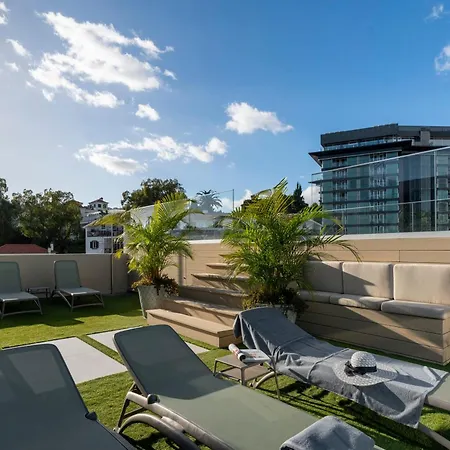 Maravilhas I By An Island *