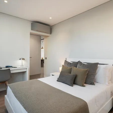 Maravilhas I By An Island