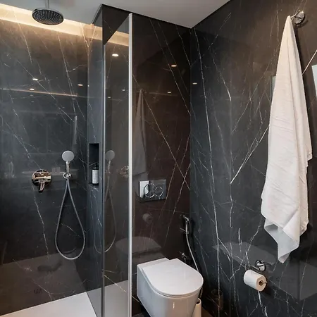 Maravilhas I By An Island *